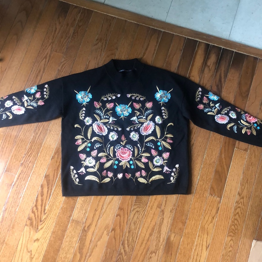 Chic floral black sweater